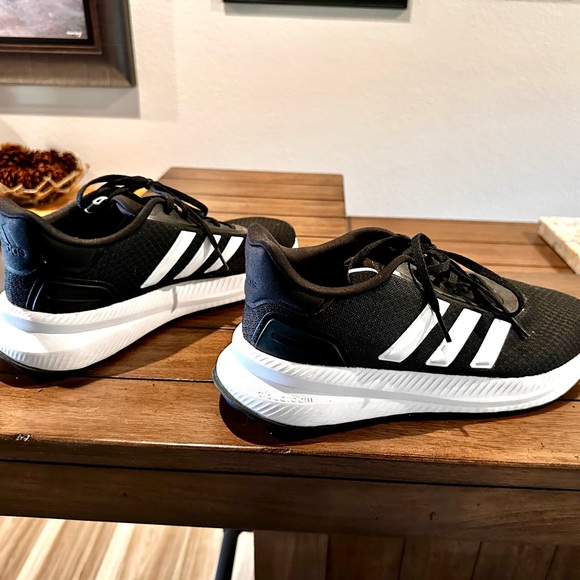 Men’s Adidas cloud foam sneakers - Picture 5 of 9